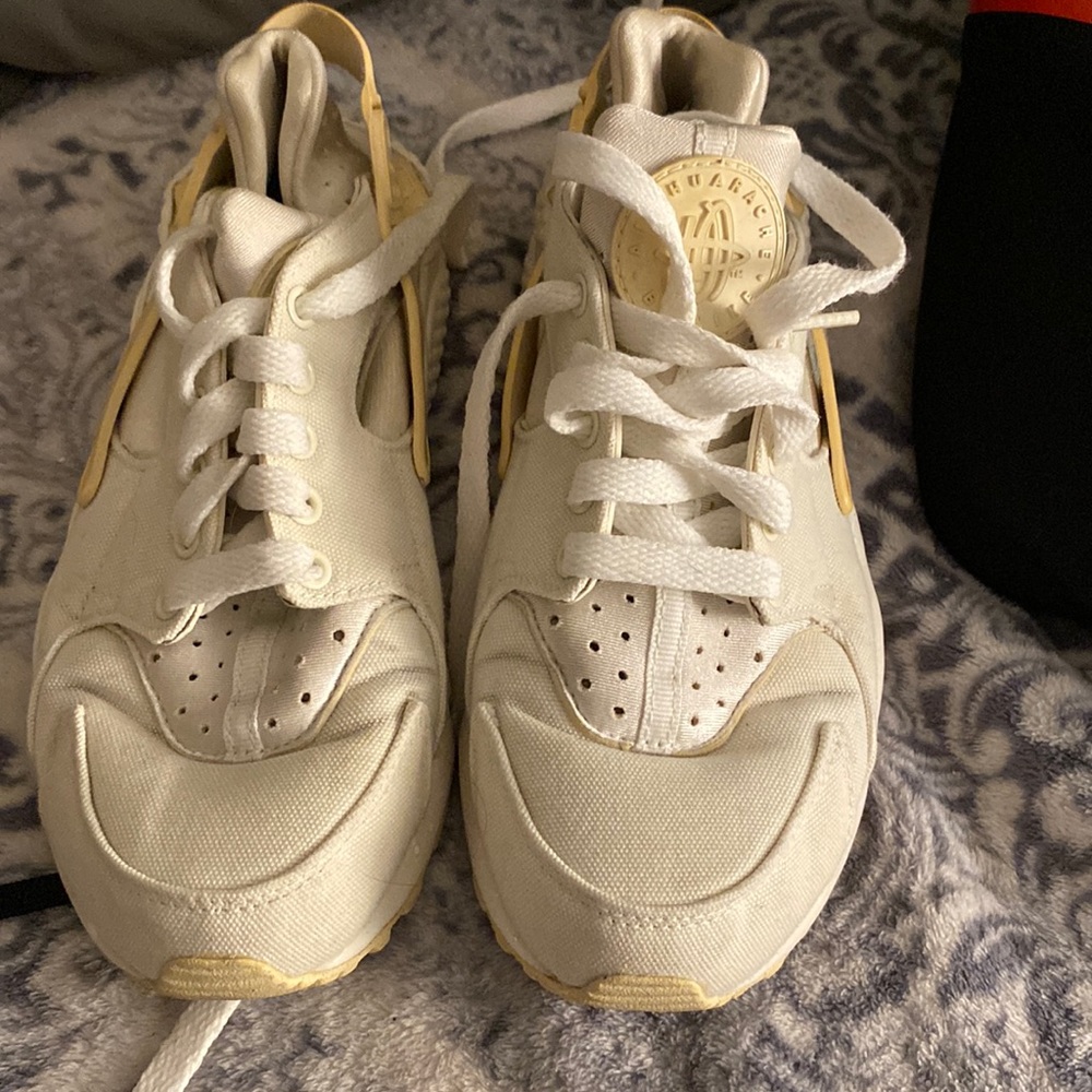 Size 6 women’s cream colored